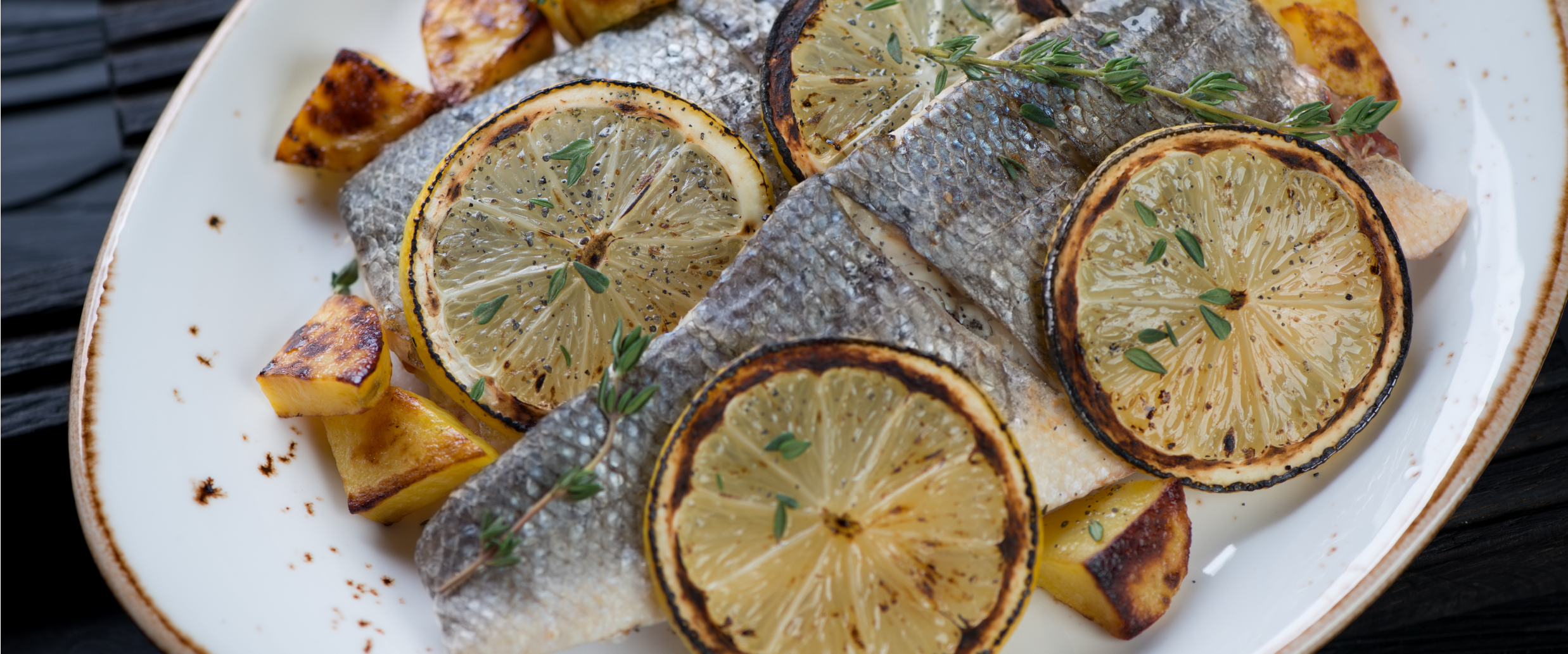Spigola al forno con patate e limone