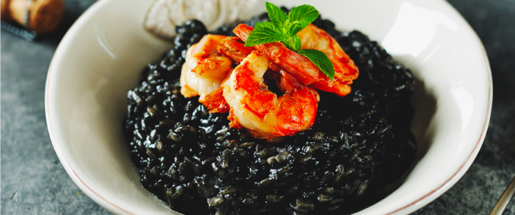 Risotto al nero di seppia con gamberi